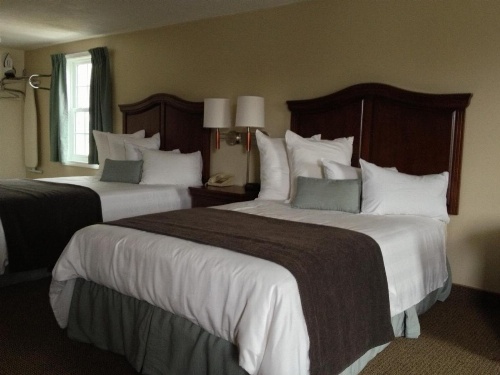Holiday Hill Inn & Suites image 10
