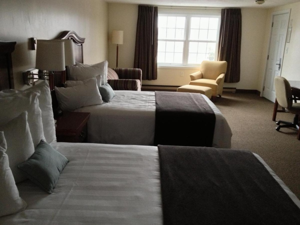 Holiday Hill Inn & Suites Image 15
