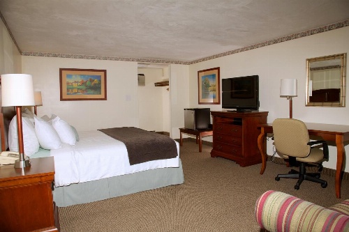 Holiday Hill Inn & Suites image 2