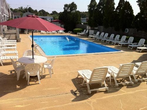 Holiday Hill Inn & Suites image 34