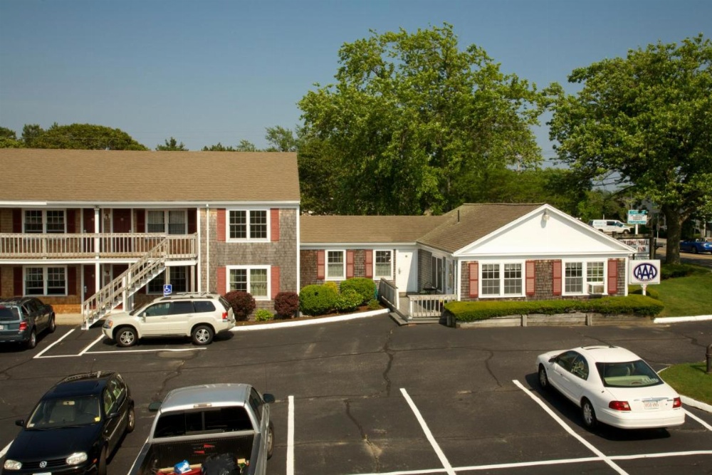 Holiday Hill Inn & Suites Image 36