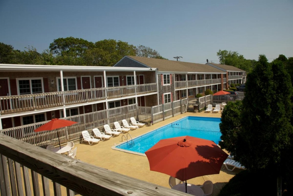 Holiday Hill Inn & Suites Image 38