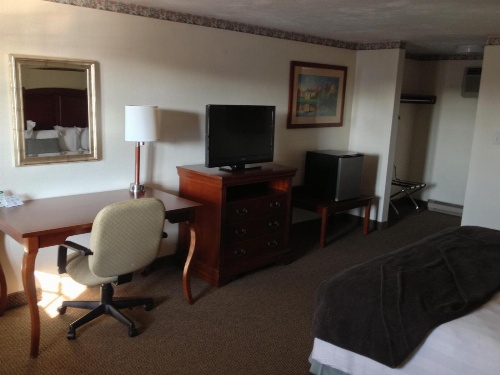 Holiday Hill Inn & Suites image 4