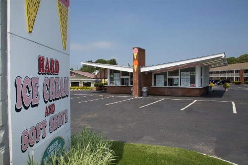 Holiday Hill Inn & Suites image 45
