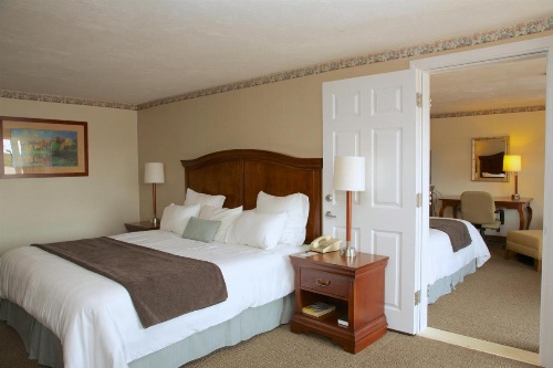 Holiday Hill Inn & Suites image 48