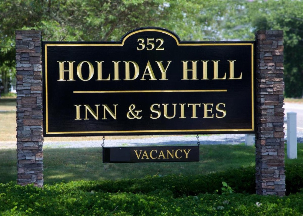 Holiday Hill Inn & Suites Image 50