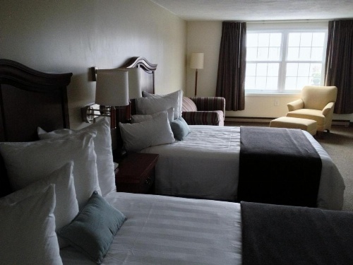 Holiday Hill Inn & Suites image 9